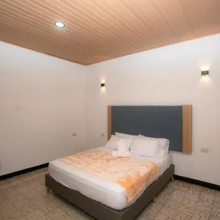 Hostal Casa Santa Cruz&social Coffee *