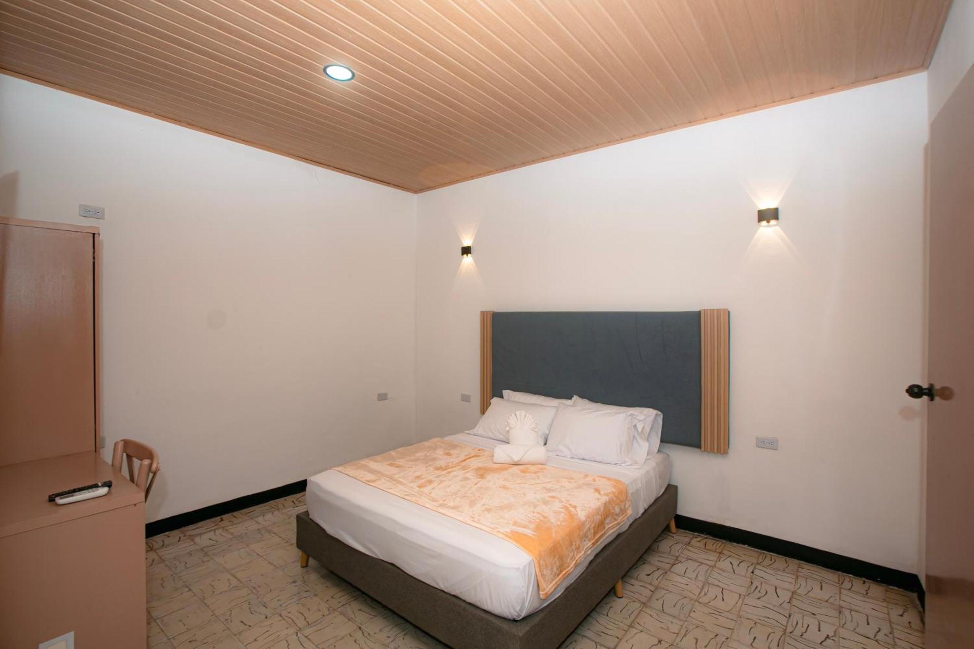 Hostal Casa Santa Cruz&social Coffee *